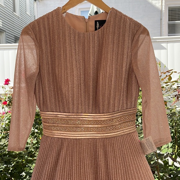 Mac Duggal - Rose Gold Shimmering Pleated  A-Line 3/4 Sleeve Gown - Size 4 - Picture 5 of 17